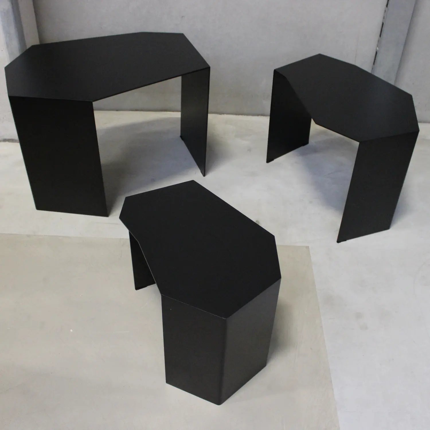 B-Ware Ferm Living Satztisch Set Beistelltisch Shard Cluster Schwarz 3er Set Tisch