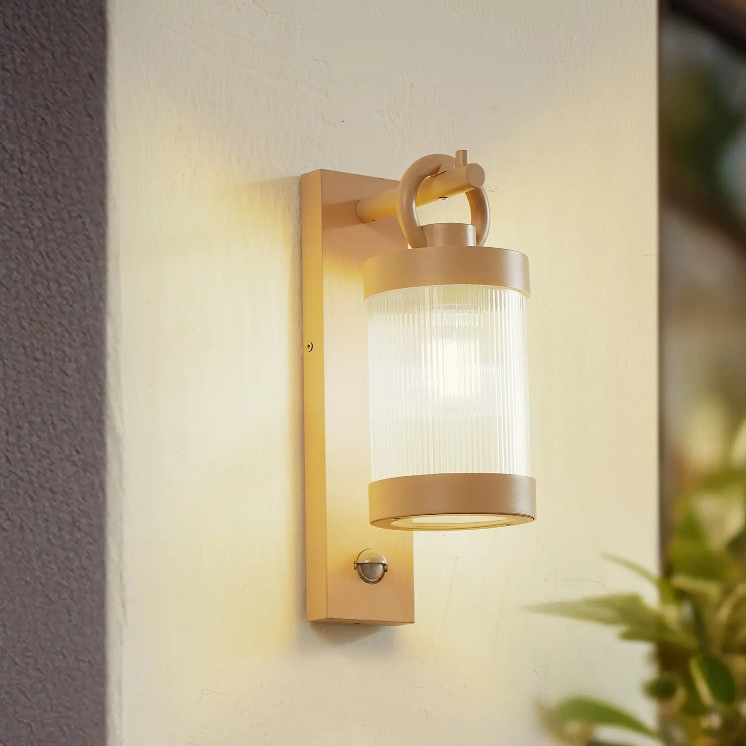 B-Ware Lindby Außenwandleuchte Lampe Sensor Yrene Beige Riffle 20 Cm