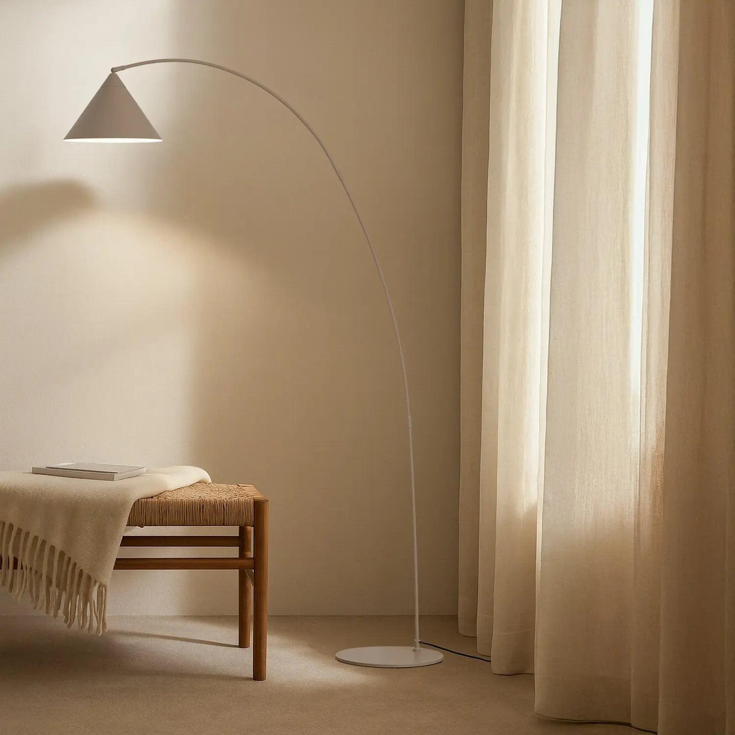 B-Ware Lindby Bogenlampe Stehlampe Triangolo Metall Beige E27 Schalter